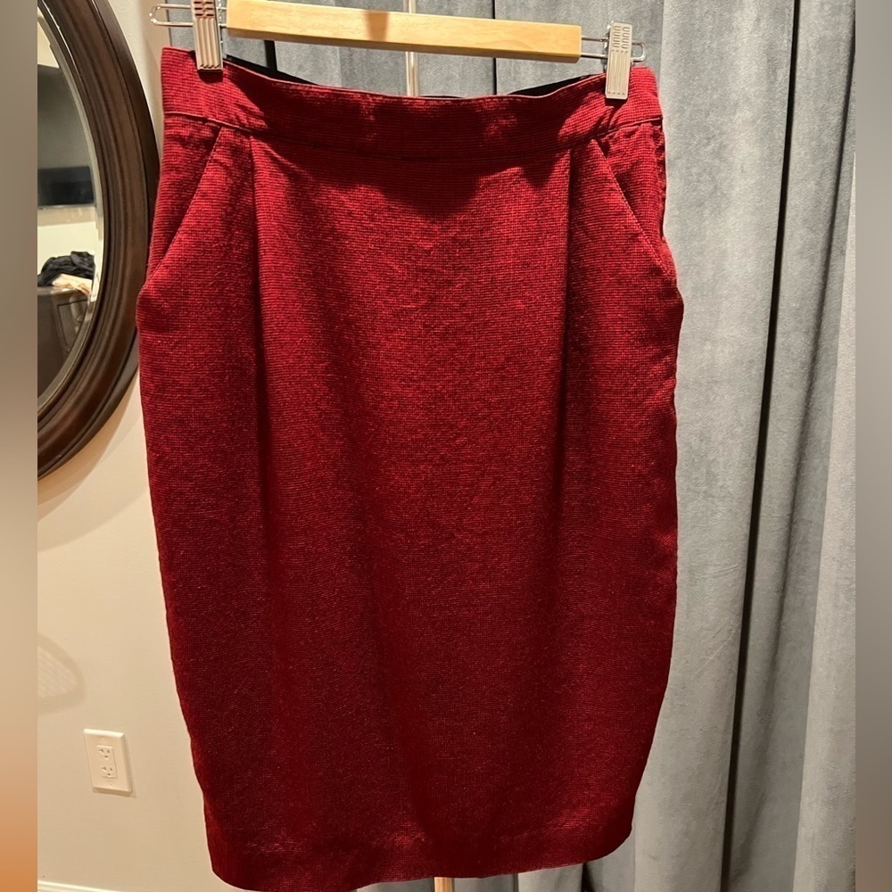 Tahari vintage red and black houndstooth skirt